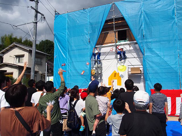 街びらき！！餅まき！！