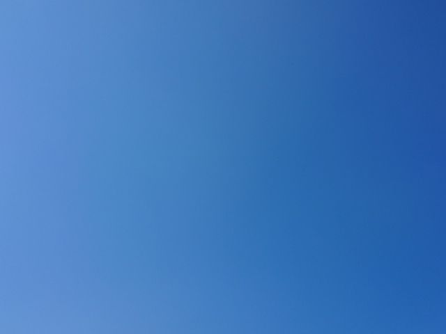 青